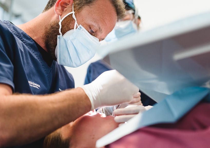 Ortodoncia brackets barcelona • Equipo de ortodoncia con brackets especializado en casos complejos