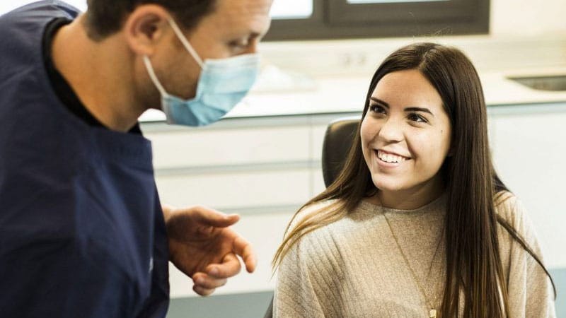 Ortodoncia Lingual Barcelona - Totalmente compatible