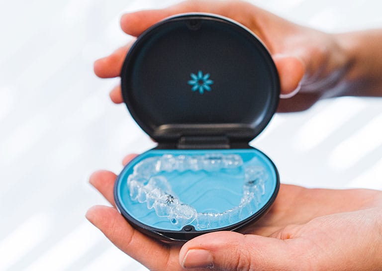 Ortodoncia Invisible barcelona • Equipo de ortodoncia con brackets especializado en casos complejos