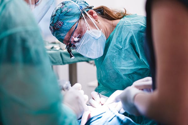 Cirugía Oral Barcelona: Injerto óseo en quirófano dental 